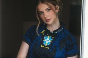 世界杯社交秀:马丁内利女友展现绝美气质,胡梅尔斯女友看台抢眼