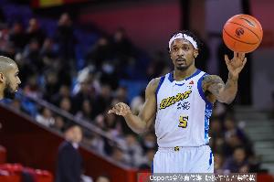 直播吧:北京首钢致力于引进巴里·布朗、琼斯等高水平外援