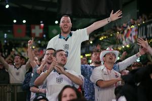 英格兰球迷对墨西哥比赛时间更改表示不满:球迷再度沦为忽视对象