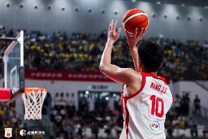 杨健:王俊杰全面压制渡边雄太 日本队四号位无法匹敌,只能启用双塔