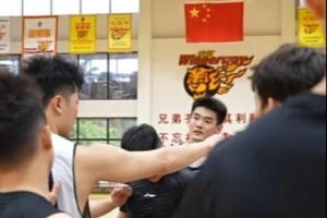 广东男篮分享训练片段:夏季集训阵容扩大 休赛期蓄力修炼