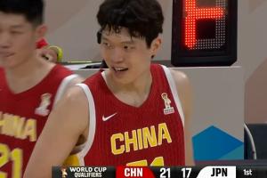裁判判罚不公!杨瀚森内线强打被判进攻犯规 已累积两次个人犯规